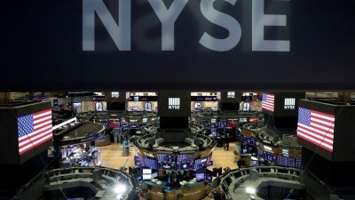 图为美国纽约证券交易所 (NYSE) 的交易大厅。（图取自路透社档案照）