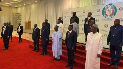 西非国家经济共同体（ECOWAS）当地时间周四，在尼日利亚阿布贾就尼日尔政变问题举行峰会。（图取自路透社）