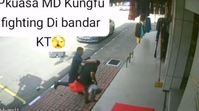 网传一名疑是哥打丁宜县议会执法官员对小贩拳打脚踢视频，引起网民热议。（社交媒体）