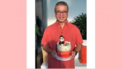 唐振辉在面子书贴文表示，很感恩能够回到家，与家人和一些老朋友一起庆祝自己的54岁生日。（取自唐振辉面子书）