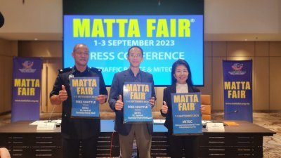 莫哈末法兹里（左起）、王振添和林韵倪一同公布9月MATTA Fair的交通安排。