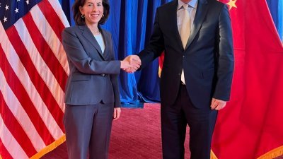 美国商务部长雷蒙多5月25日在华盛顿，与中国商务部长王文涛会晤。（图取自X）