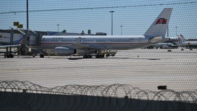 一架朝鲜高丽航空飞机周二（22日）抵达中国北京首都机场。（图取自法新社）