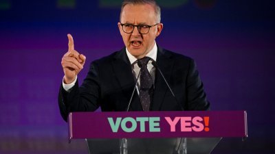 澳洲总理阿尔巴尼斯周三在南澳洲阿德莱德“Yes23”活动上发表讲话。（图取自澳联社/路透社）