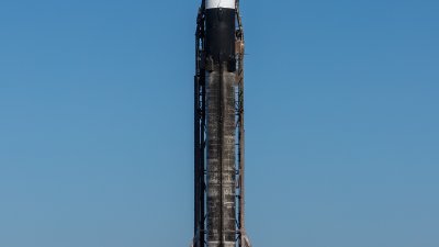 搭载韩国军事侦察卫星的SpaceX“猎鹰9”号运载火箭，锁定在美国时间周五上午，从加州范登堡太空基地的4E发射场发射升空。（图取自SpaceX面子书）