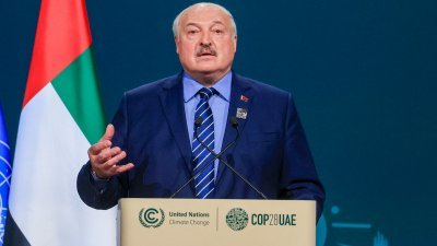 白罗斯总统卢卡申科当地时间周五在阿联酋迪拜，出席《联合国气候变化框架公约》第28次缔约方会议（COP28）并发表讲话。（图取自法新社）