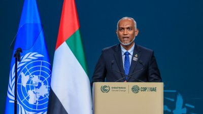 马尔代夫总统穆伊祖上周五在阿联酋迪拜举行的联合国气候峰会国家元首和政府首脑高级别会议上发表讲话。（图取自法新社）