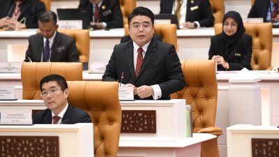 吴家良在州议会为其部门总结陈词时表示将成立“霹雳州华人新村常务委员会”。