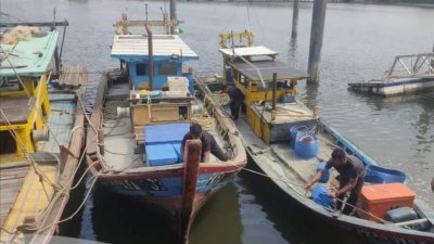 渔业局扣押2艘渔船作进一步调查。（图取自霹雳渔业局面子书）