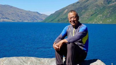 66岁来自中国山东省的刘建设从泰国独自骑行至马来西亚后，与家人失去联系。