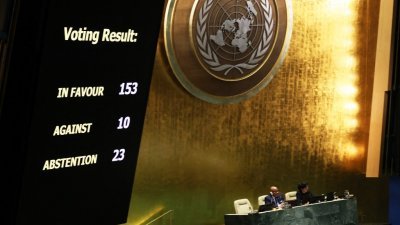 联合国大会当地时间周二通过一项无约束力的决议，要求加沙地带立即实现人道主义停火。投赞成票的153国中，就包括美国亲密盟友澳洲、加拿大和纽西兰。（图取自法新社）