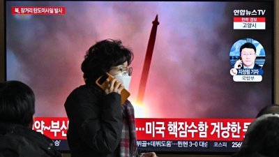 朝鲜当地时间周一早上8时24分许，在平壤一带向东部海域发射一枚疑似远程弹道导弹。（图取自法新社）