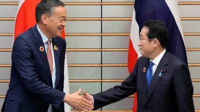 泰国首相斯雷塔（左）上周日和日本首相岸田文雄在东京首相官邸举行双边会晤。（图取自路透社）