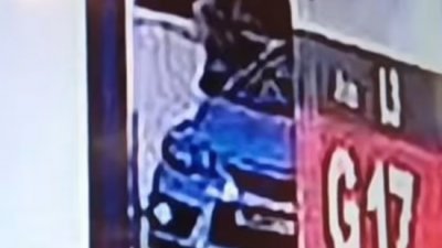 闭路电视拍到嫌犯进入停车场靠近车辆的画面。