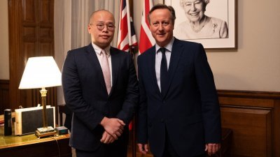英国外长卡梅伦本月13日接见香港壹传媒集团创办人黎智英之子黎崇恩。（国取自X/Foreign, Commonwealth & Development Office）