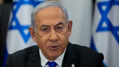 以色列总理内塔尼亚胡当地时间周日，在特拉维夫的基里亚军事基地（国防部所在地）主持内阁会议。（图取自路透社）