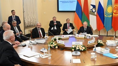 俄罗斯总统普京当地时间周一在圣彼得堡，主持欧亚经济联盟峰会。（图取自俄罗斯卫星通讯社/法新社）