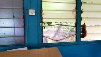 幼儿园遭小偷破门行窃，被偷走一台价值700令吉电视机。（社交媒体）