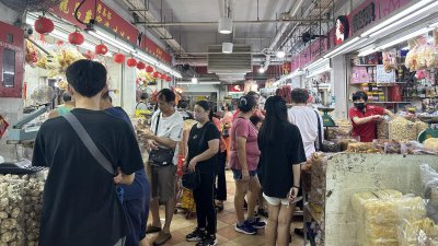 农历新年进入倒数，不少华人家庭开始准备明年2月9日的除夕年夜饭以及聚餐所需的海味补品。