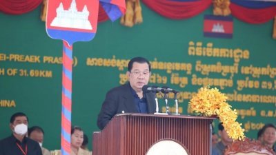 柬埔寨首相洪森1月3日在桔井湄公河大桥及连接线项目开工典礼上致辞。（图取自中新社）
