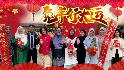 吉打州玛拉工艺大学巫裔大学生，制作充满中华文化色彩的短片祝贺元宵节。左4起为吕采娟、罗希玛校长、艾伊娜。
