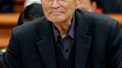 中国著名经济学家厉以宁周一晚因病医治无效，在北京协和医院逝世，享年92岁。（图取自中新社档案照）