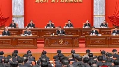 朝鲜劳动党第8届中央委员会第7次全体会议扩大会议在周一进入第2天。（图取自朝中社/路透社）