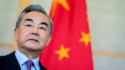 卸任中国外长的王毅在周日，首次以中央外办主任身份公开发文。（图取自路透社档案照）