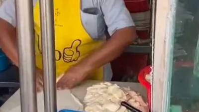 社交媒体广传一段视频，某印度煎饼档口的卫生引起网民热议。