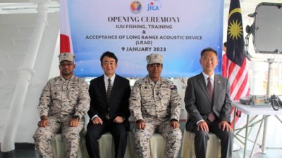 日本驻马来西亚大使高桥克彦（左2）致辞称，此合作“在深化日本与马来西亚关系的同时，将为提高地区的海上安全发挥作用”。