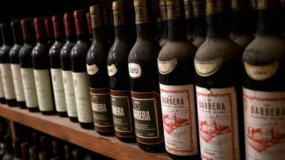 意大利酒商批评爱尔兰要在葡萄酒瓶上贴上警告标语的行为正在破坏该国的葡萄酒文化。（法新社）
