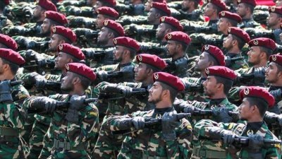 斯里兰卡因破产导致经济拮据，预计今年裁军一半。图为斯里兰卡军队操演。（图取自网络）