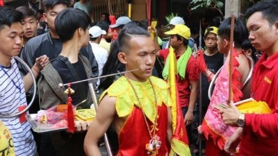 柬埔寨金边市政府宣布，今年元宵节游神只能在华人庙宇或华人协会举行，禁止上街游行。（图取自柬中时报）