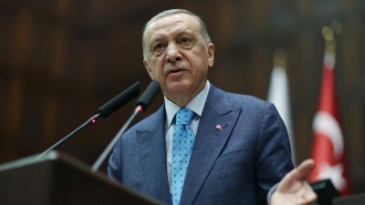 土耳其总统埃尔多安本月18日在安卡拉国会举行的会议上，向他的正义与发展党（AKP）议员讲话。（图取自总统新闻办公室/路透社）