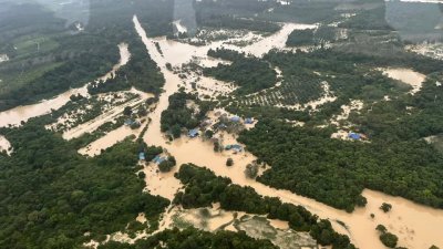 消拯局发布柔州的水灾鸟瞰图，情况十分严重。