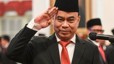 新任印尼通信与资讯科技部长布迪周一宣誓就职。（图取自印尼Antara照片/路透社）