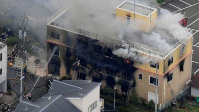 日本京都动画第一工作室2019年7月18日遭人纵火，导致这栋3层高的建筑全部烧毁，有36人丧生、35人受伤。（图取自网络）