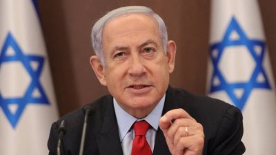 以色列总理内塔尼亚胡，周日在首都耶路撒冷总理办公室每周举行的内阁会议上，宣布有关铁路扩建项目的基础设施新举措。（图取自路透社）
