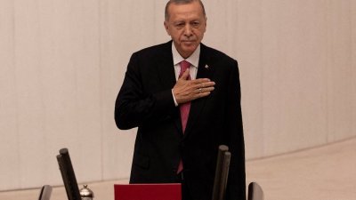 埃尔多安当地时间周六，在首都安卡拉的土耳其大国民议会宣誓就职，第3次正式出任土耳其总统。（图取自路透社）