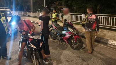 槟岛西南县交警执法组联合陆路交通局，于周日晚展开“道路流氓行动”。