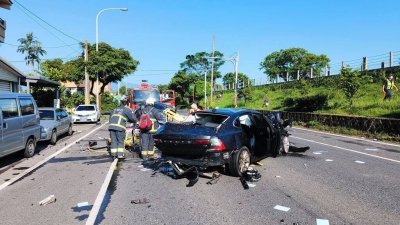 台湾宜兰周二发生一起3车相撞事故，导致3死一伤。（图取自台湾中央社）