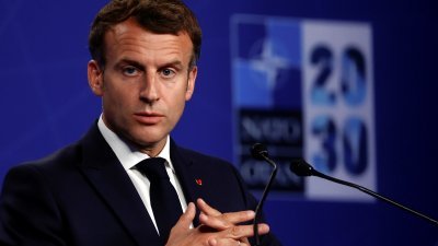 2021年6月14日，法国总统马克龙在比利时布鲁塞尔举行的北约（NATO）峰会期间举行新闻发布会。（图取自路透社档案照）
