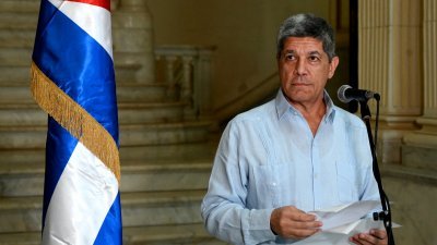 古巴副外长科西奥周四指《华尔街日报》的报导是“诽谤性猜测”，警告美国“不要干预古巴的内政”。（图取自法新社）