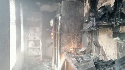 火势造成双层店屋20%面积被烧毁。