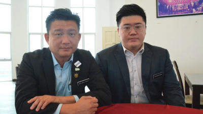 若民政党全国主席拿督刘华才要在威省上阵，王泽钦（左）表示，先做功课。
