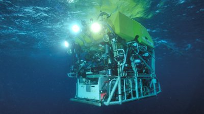 当地时间周四在北大西洋海底发现“泰坦”号潜水器残骸场，由加拿大搜索船部署的遥控潜水器“维克托6000”号。（图取自法国海洋开发研究院/路透社）