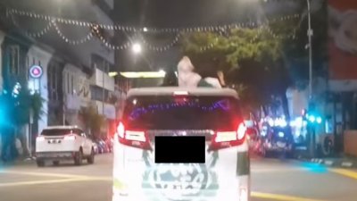 怡保警方成功追查该辆休旅车司机和乘客，也呼吁拍摄者联系警方助查。（视频截图）