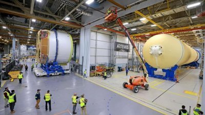 NASA“阿尔忒弥斯2号”计划将于2024年11月启动，预计将载4名太空人绕月飞行，但不会登陆月球。（图取自推特/NASA_Marshall）