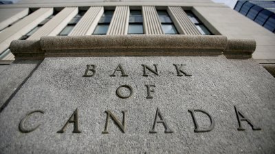 位于安大略省渥太华的加拿大银行大楼外的标志。（图取自路透社档案照）
