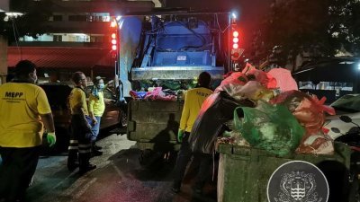 2家垃圾承包商履行合约责任，受影响地区的垃圾收集工作，将由槟岛市政厅接管。（图取自槟岛市政厅面子书）